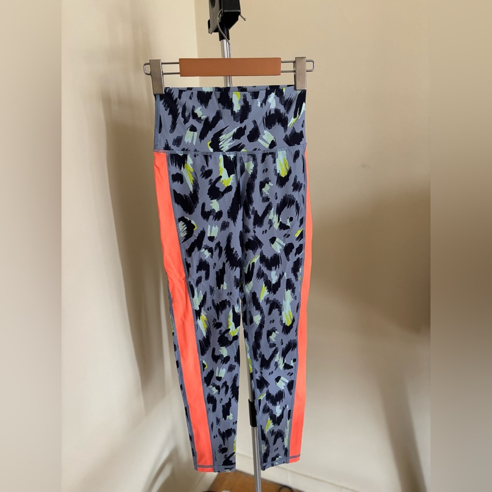 NEVER WORN Aerie Colourful Leopard Print Move Leggings